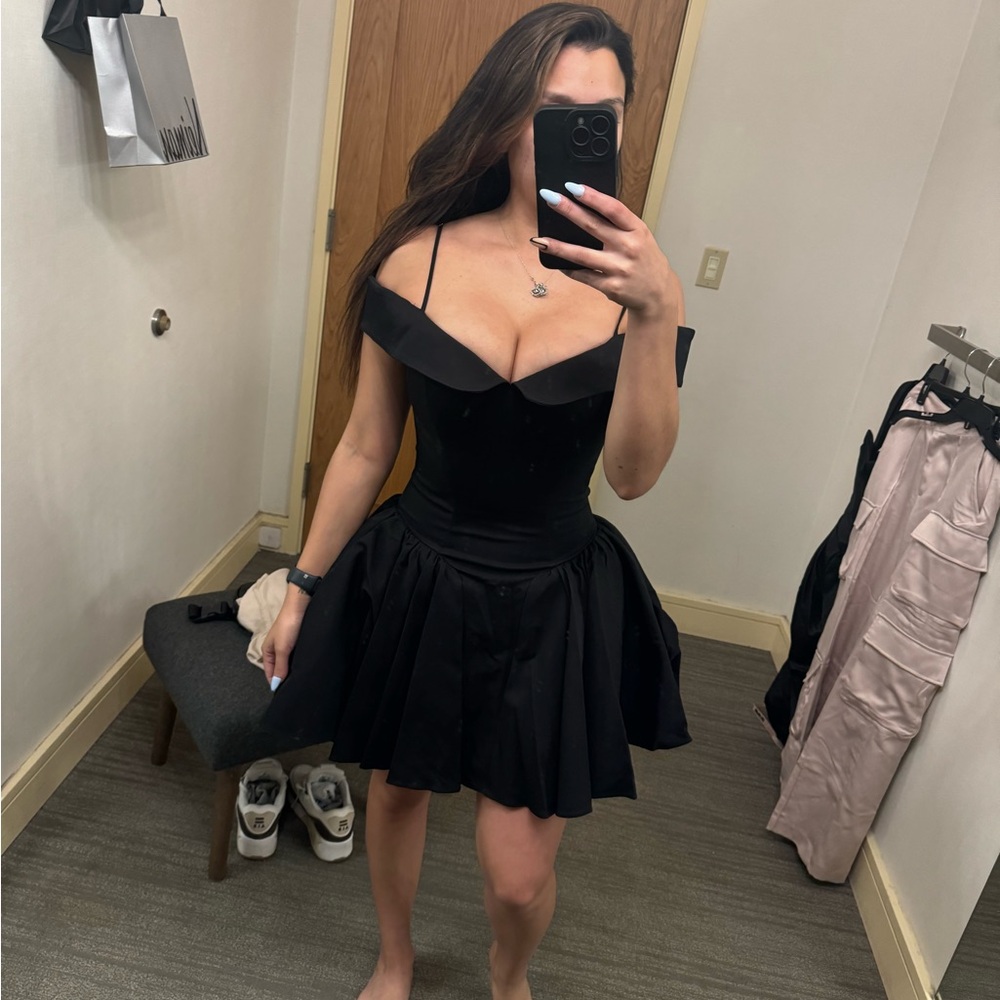 ELIDA
BLACK OFF SHOULDER MINI DRESS